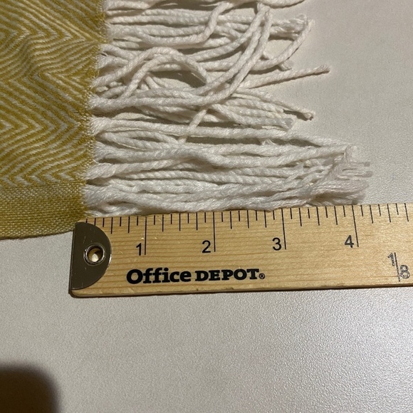 Bourina Super Soft Acrylic Throw Blanket with Tassels Cozy Lightweight 60 X 25.5 - Picture 7 of 10